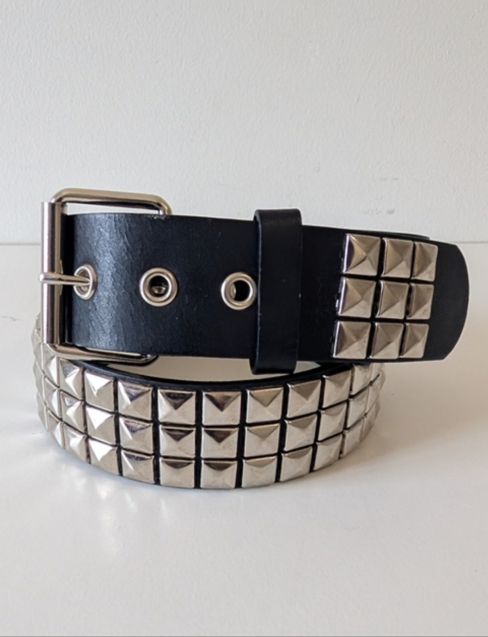 HOT TOPIC Black Triple Pyramid Studded Bonded Leather Belt Sz 30